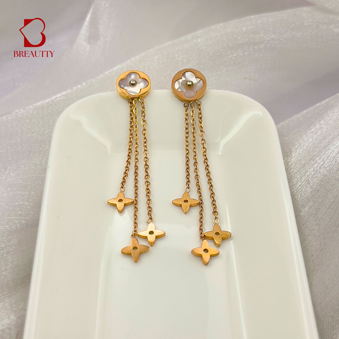 BREAUTTY 18K GOLD PLATED WHITE CLOVER HANGING EARRING