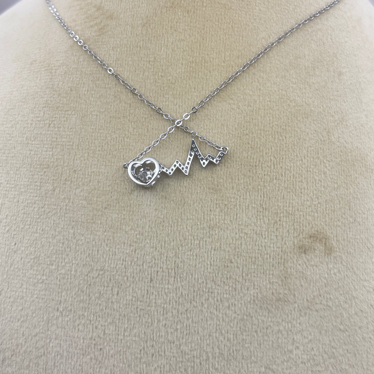 BREAUTTY HEARTBEAT NECKLACE – A SYMBOL OF LOVE THAT SHINES FOREVER