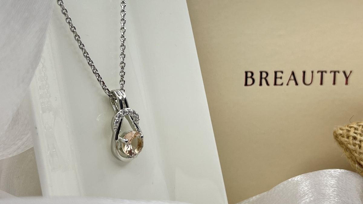MINIMAL JEWELRY ESSENTIALS EVERY WORKING WOMAN NEEDS
