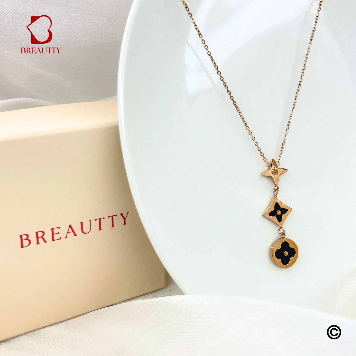 BREAUTTY 18K GOLD PLATED FALLING BLACK CLOVER NECKPIECE