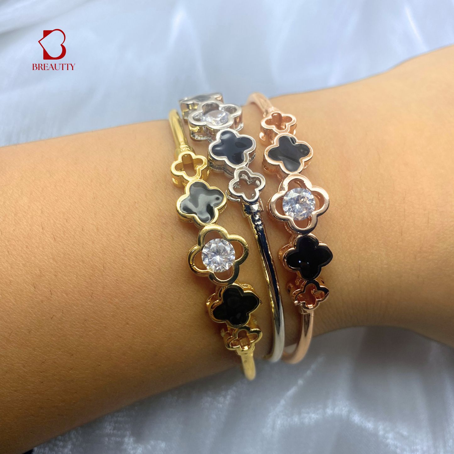 BREAUTTY 18K GOLD-PLATED BLACK CLOVER BRACELET SET