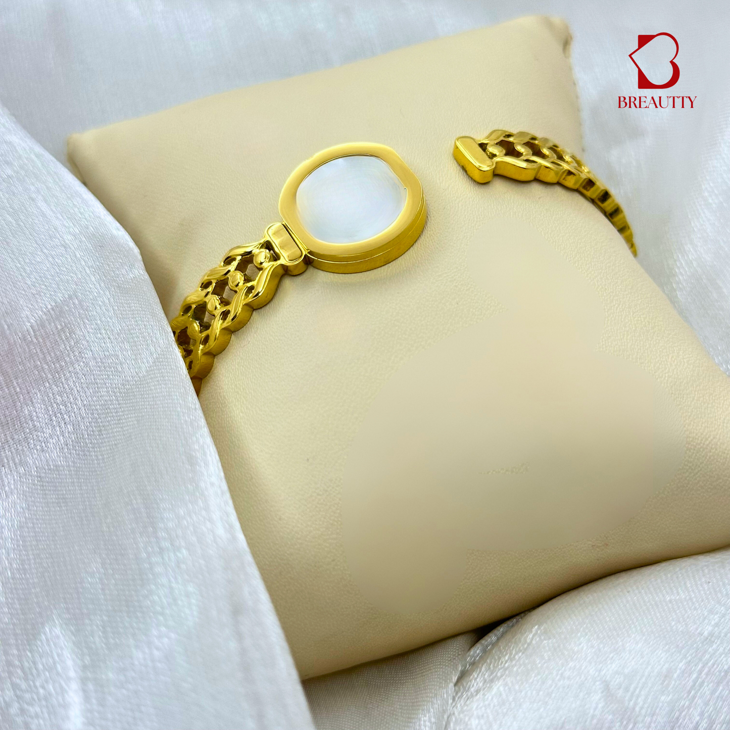 BREAUTTY CURCULAR MOP STONE IN ABSTRACT CHAND CUFF STYLE 18K GOLD PLATED | STAINLESS STEEL