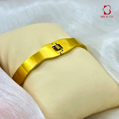 BREAUTTY CURCULAR MOP STONE IN ABSTRACT CHAND CUFF STYLE 18K GOLD PLATED | STAINLESS STEEL