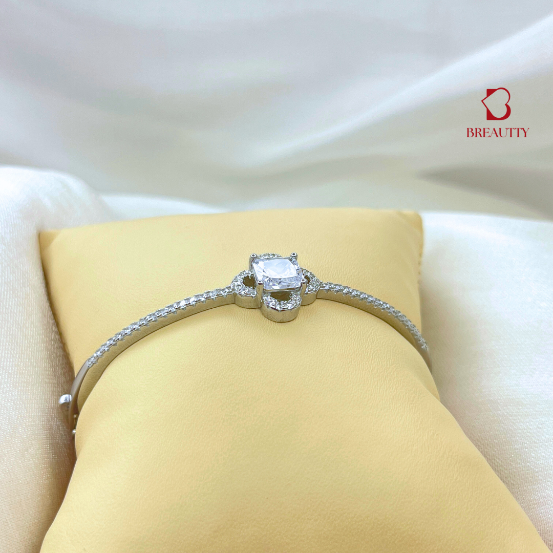 BREAUTTY LUXE CRYSTAL KNOT CUFF BRACELET IN STERLING SILVER