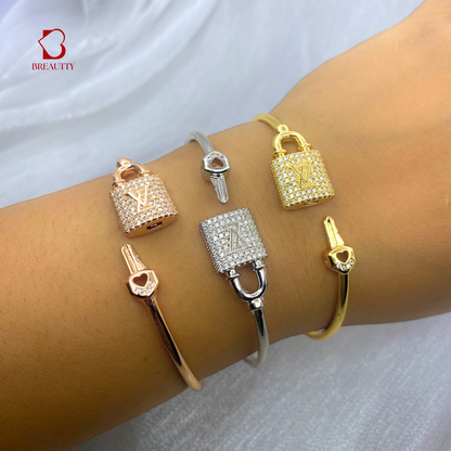 BREAUTTY 18K GOLD PLATED ANTI-TARNISH LOCK AND KEY  STACK BRACELET SET