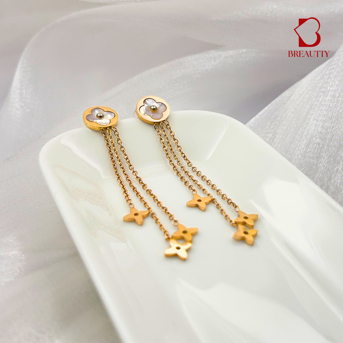 BREAUTTY 18K GOLD PLATED WHITE CLOVER HANGING EARRING