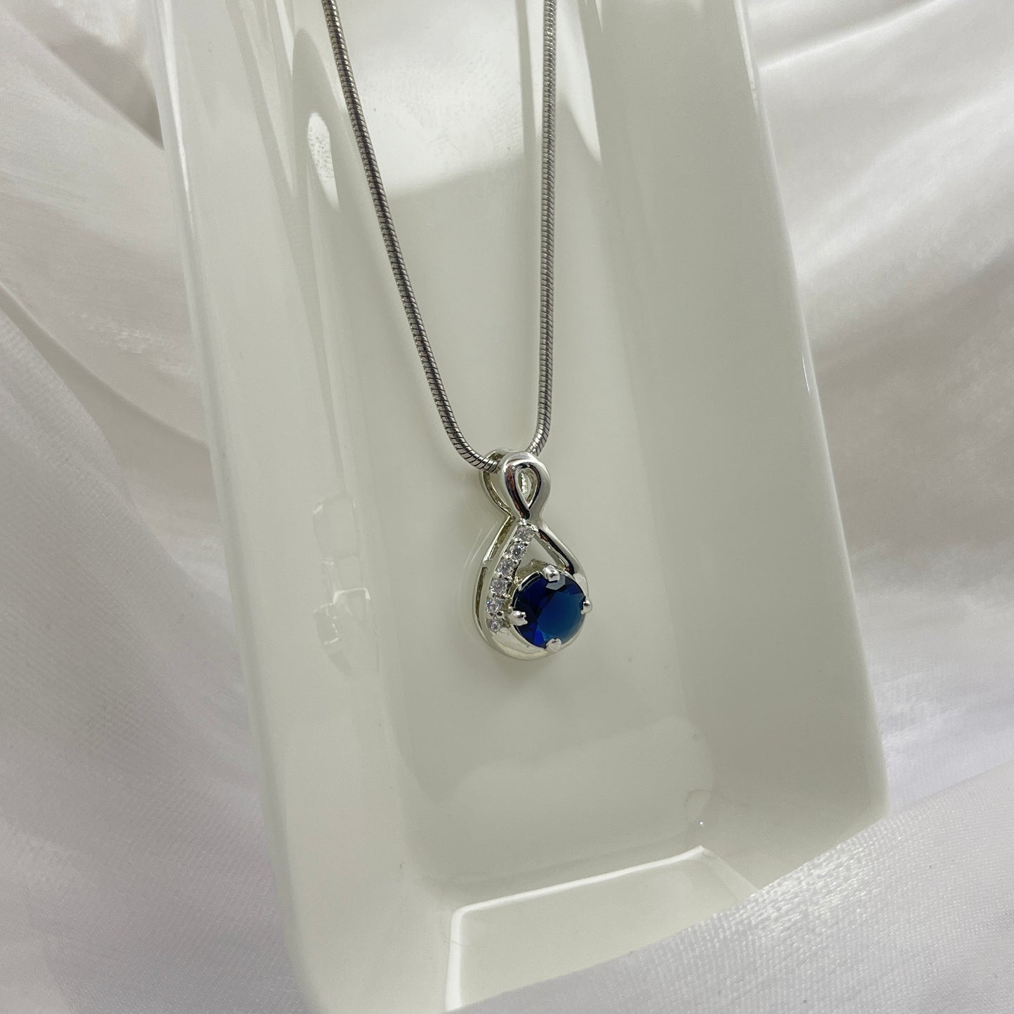 BREAUTTY 925 STERLING SILVER LONDON BLUE TOPAZ SOLITAIRE PENDANT CHAIN | RHODIUM POLISHED