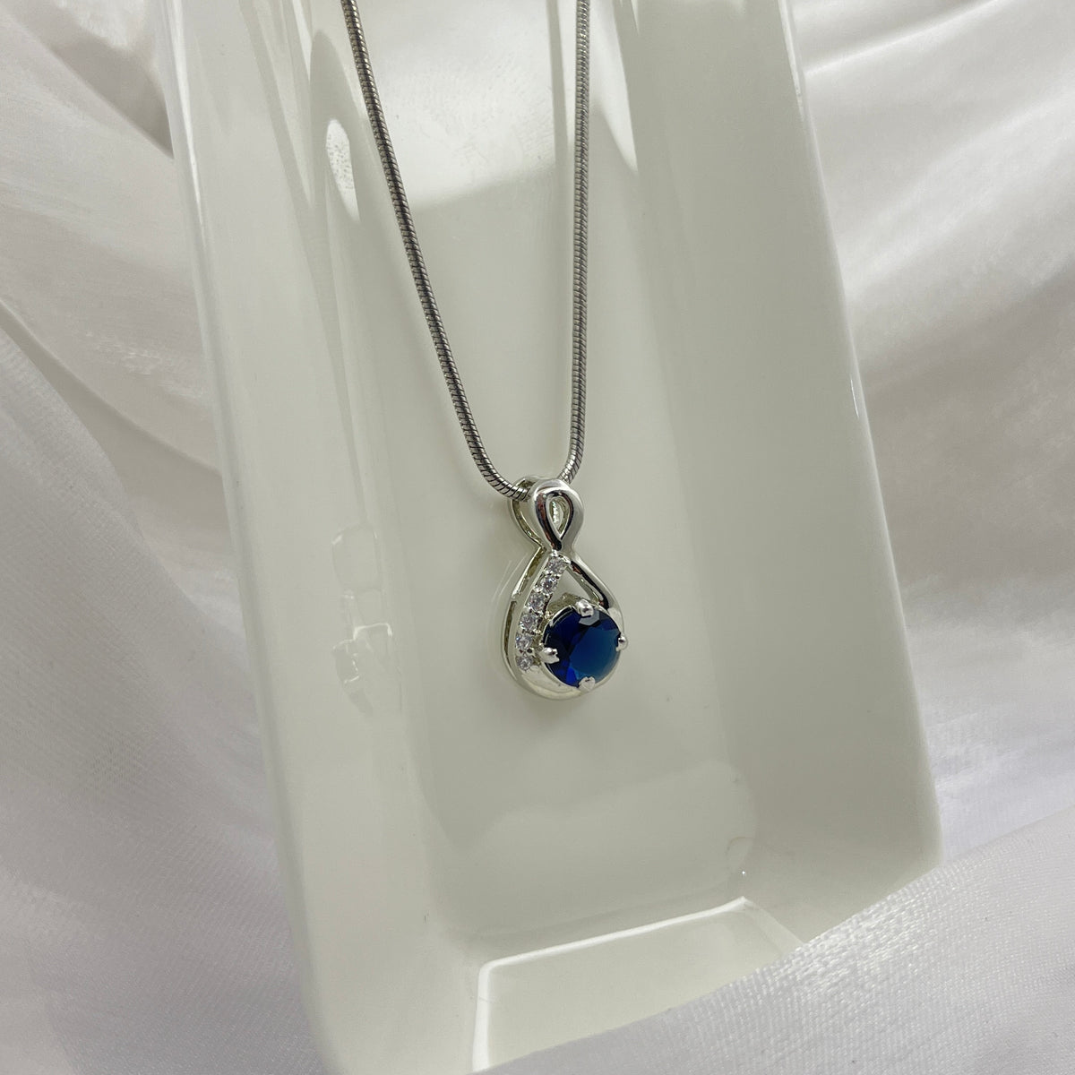 BREAUTTY 925 STERLING SILVER LONDON BLUE TOPAZ SOLITAIRE PENDANT CHAIN | RHODIUM POLISHED