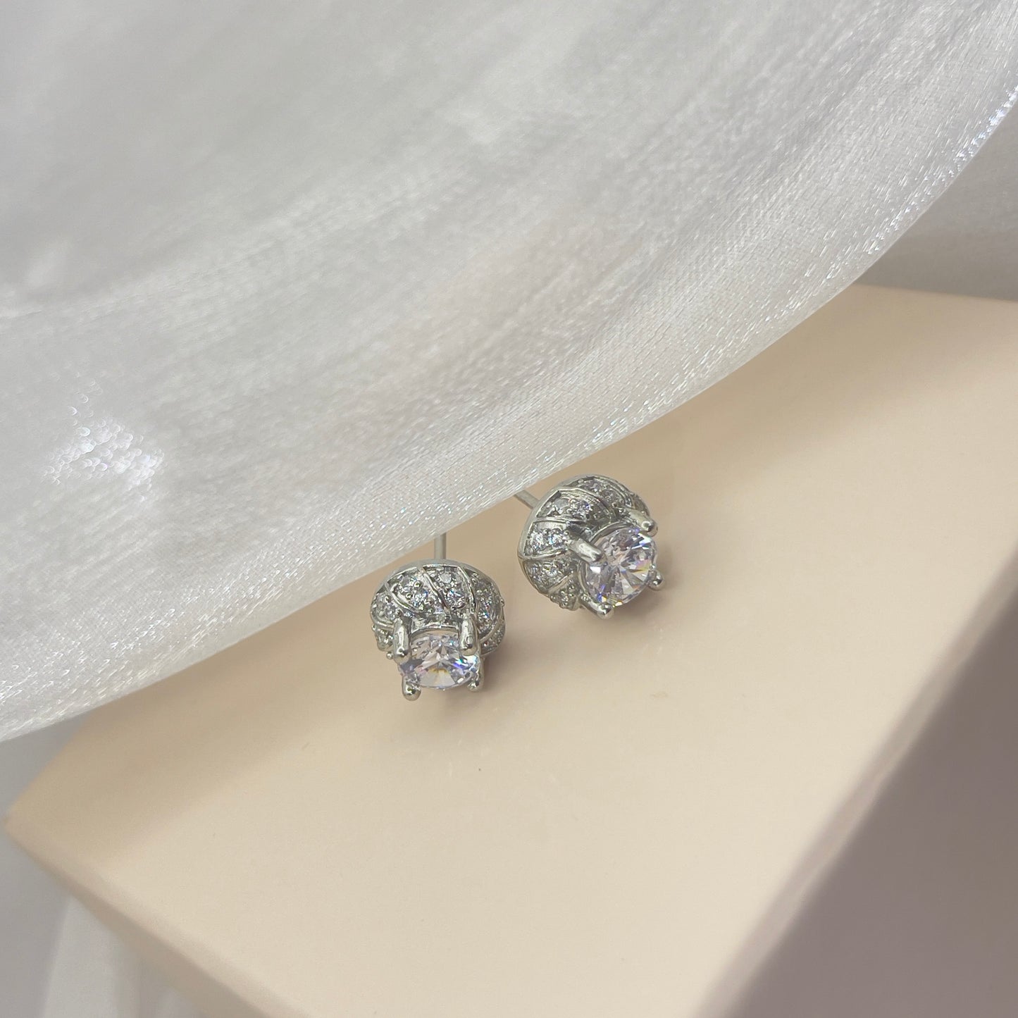 BREAUTTY 925 STERLING SILVER CLASSIC SILVER | CROWN STUDS