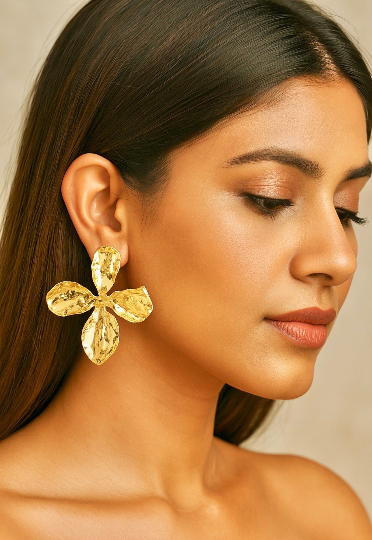BREAUTTY GOLD BLOOM HAMMERED FLOWER EARRINGS