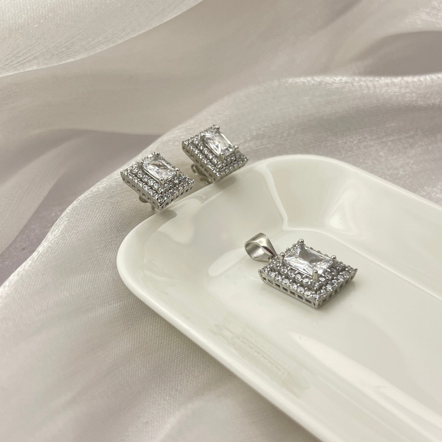BREAUTTY 925 STERLING SILVER SPARKLING SQUARE STUDS PENDANT SET