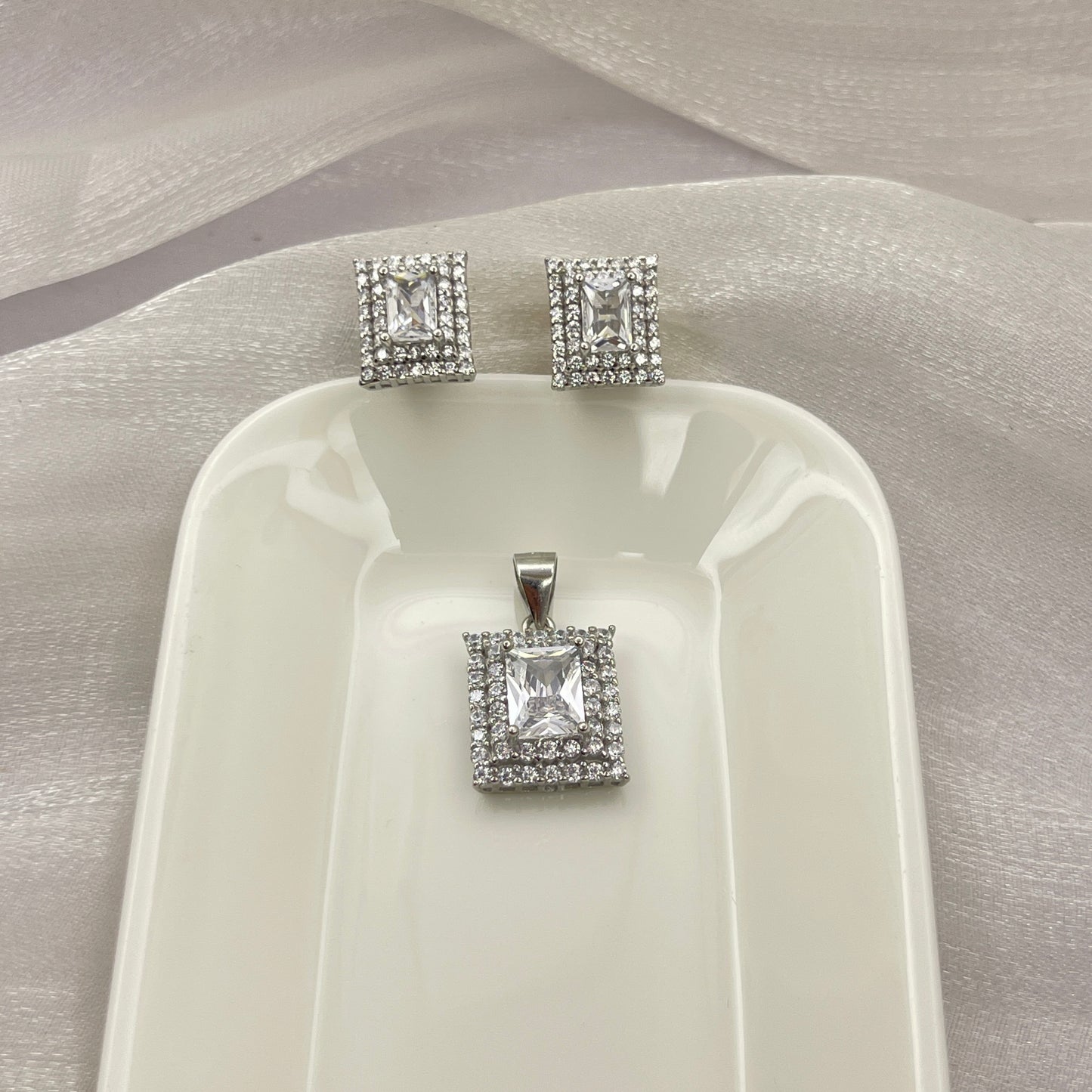 BREAUTTY 925 STERLING SILVER SPARKLING SQUARE STUDS PENDANT SET