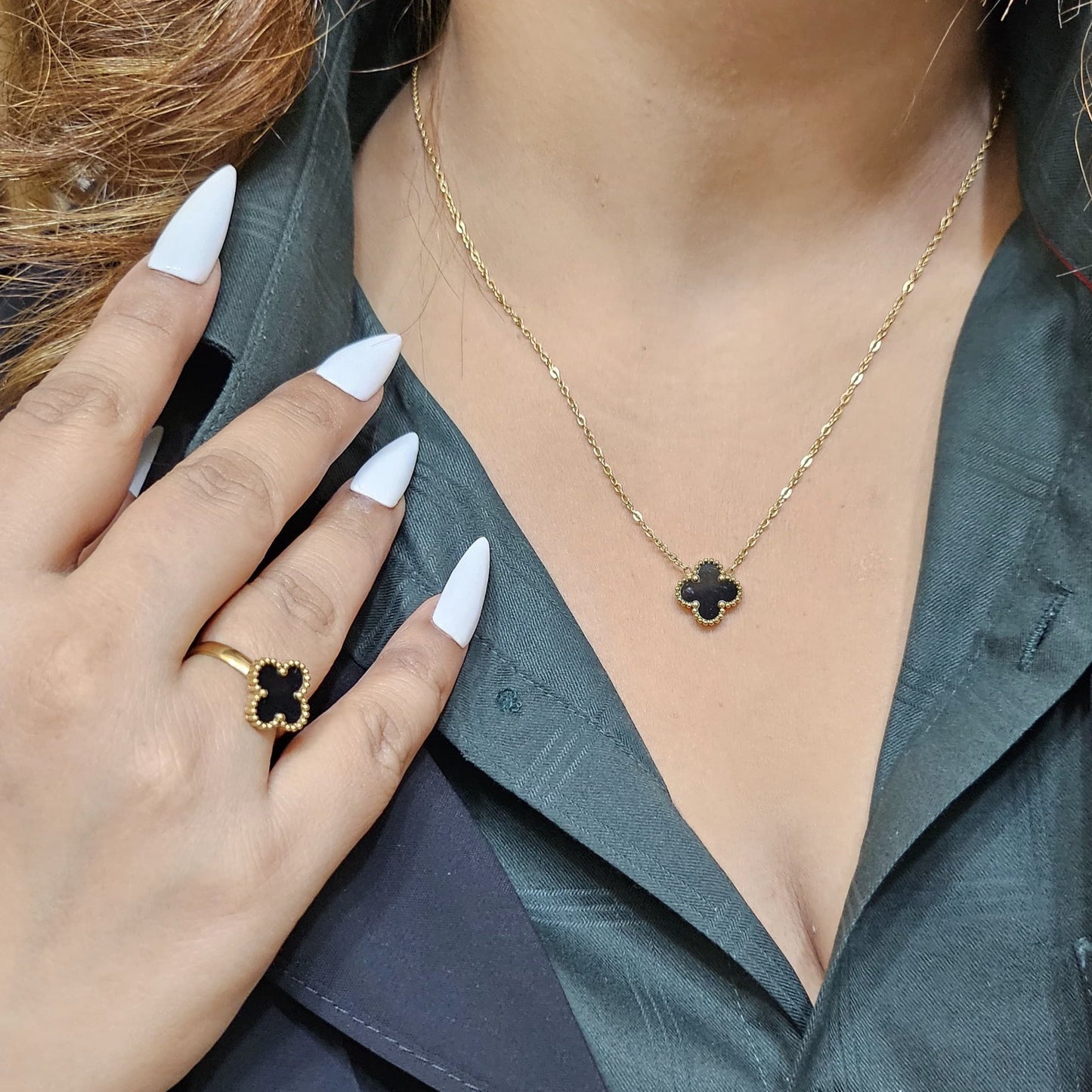 BREAUTTY 18K GOLD PLATED  CLEEF WITH BLACK CLOVER PENDANT SET