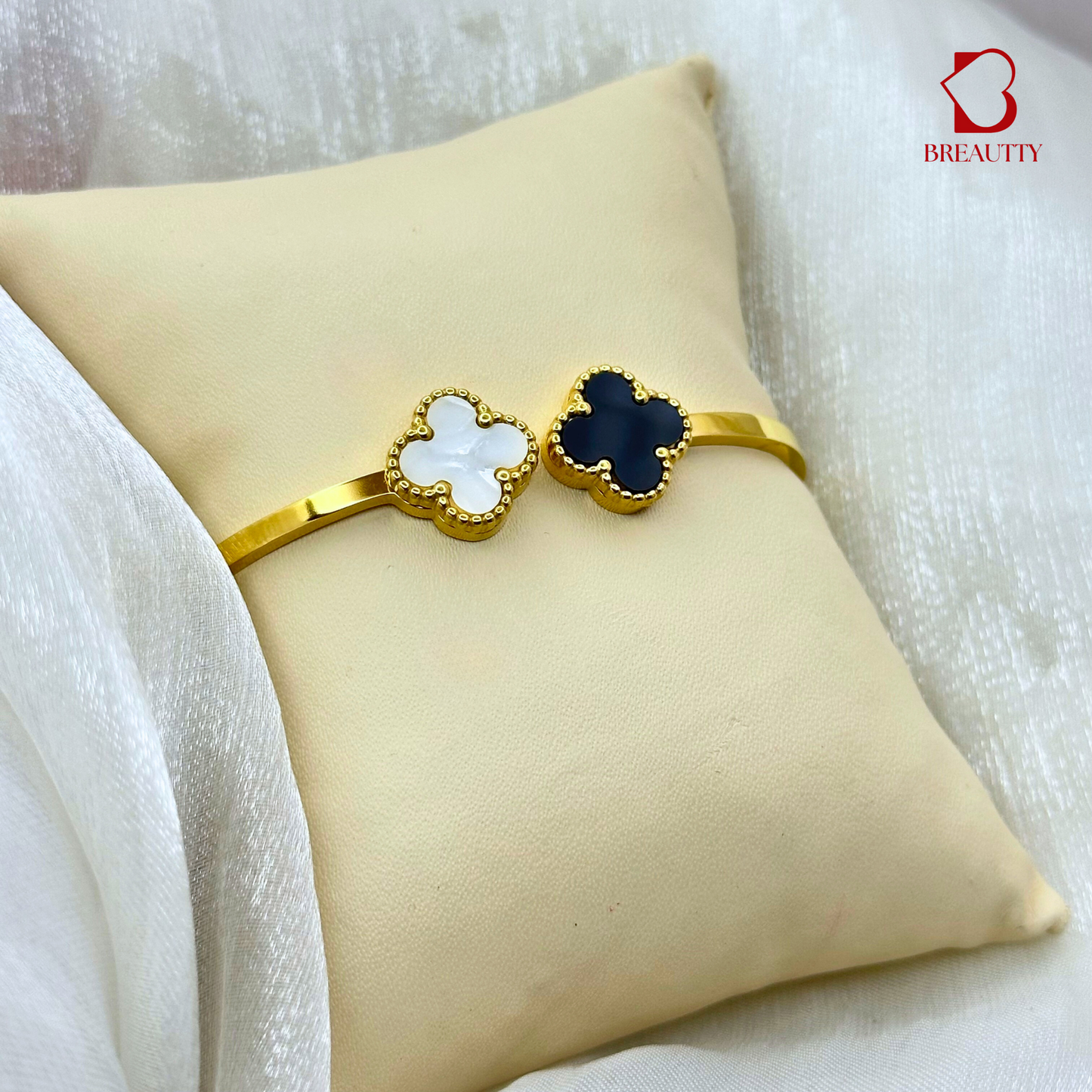 BREAUTTY WHITE AND BLACK CLOVER VAN CLEEF INSPIRED BRACELET IN 18K GOLD PLATED | WATERPROOF