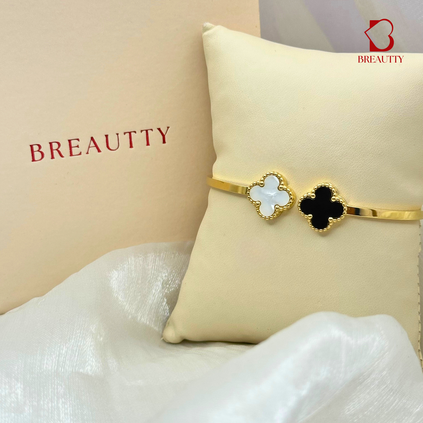 BREAUTTY WHITE AND BLACK CLOVER VAN CLEEF INSPIRED BRACELET IN 18K GOLD PLATED | WATERPROOF
